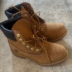 Timberland Tan Leather Boots with Black Collar